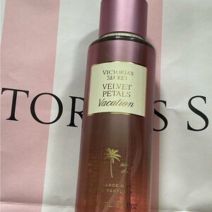Victoria's Secret Velvet Petals Vocation Fragrance Mist